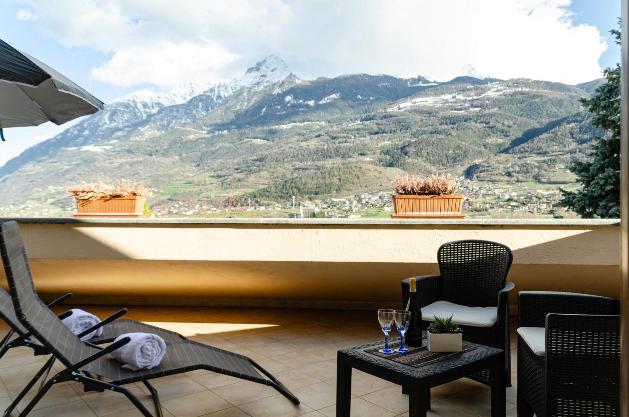 Sarre Skyline Apartment - Relax In Valle D'Aosta Bagian luar foto