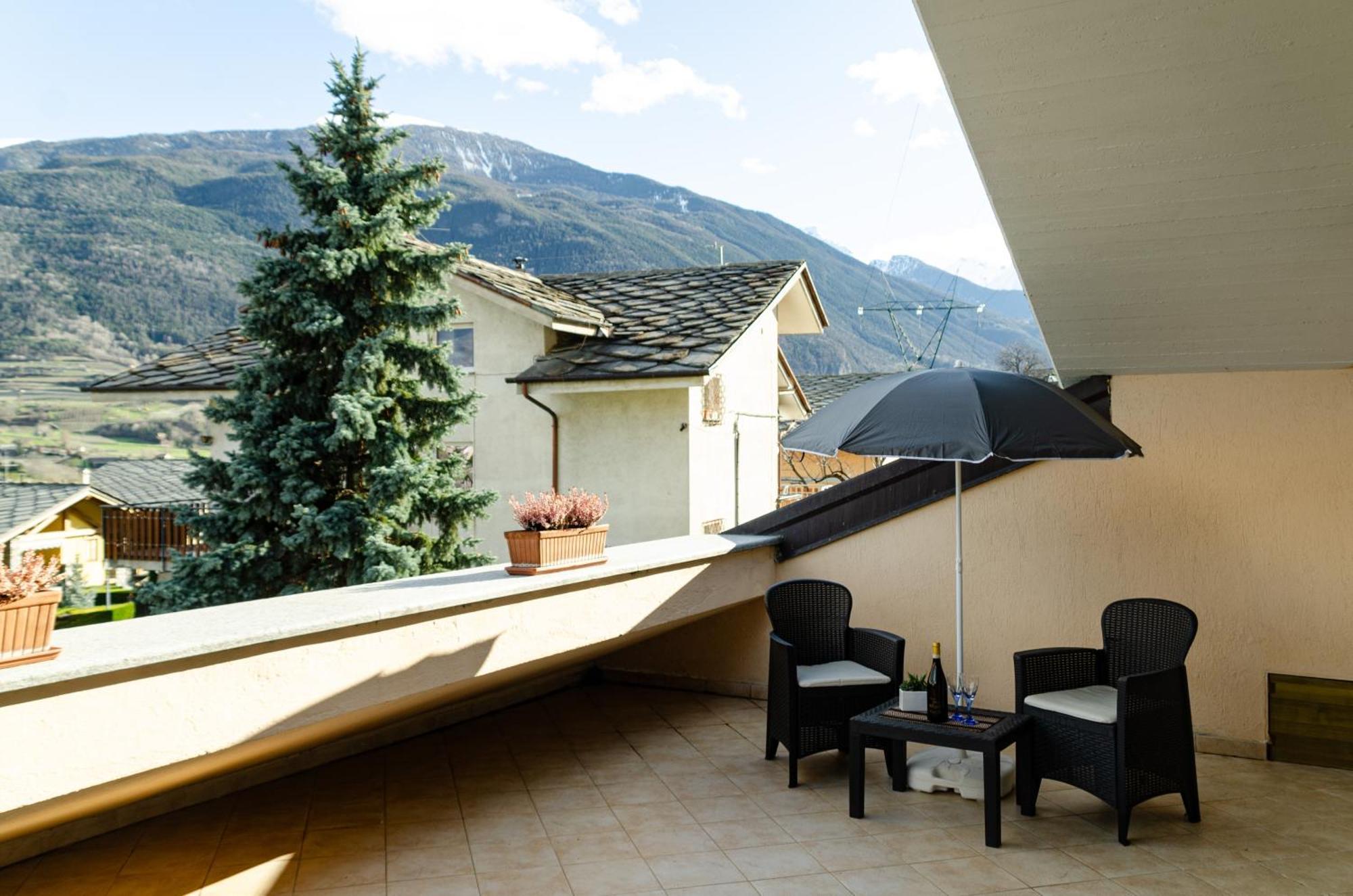 Sarre Skyline Apartment - Relax In Valle D'Aosta Bagian luar foto