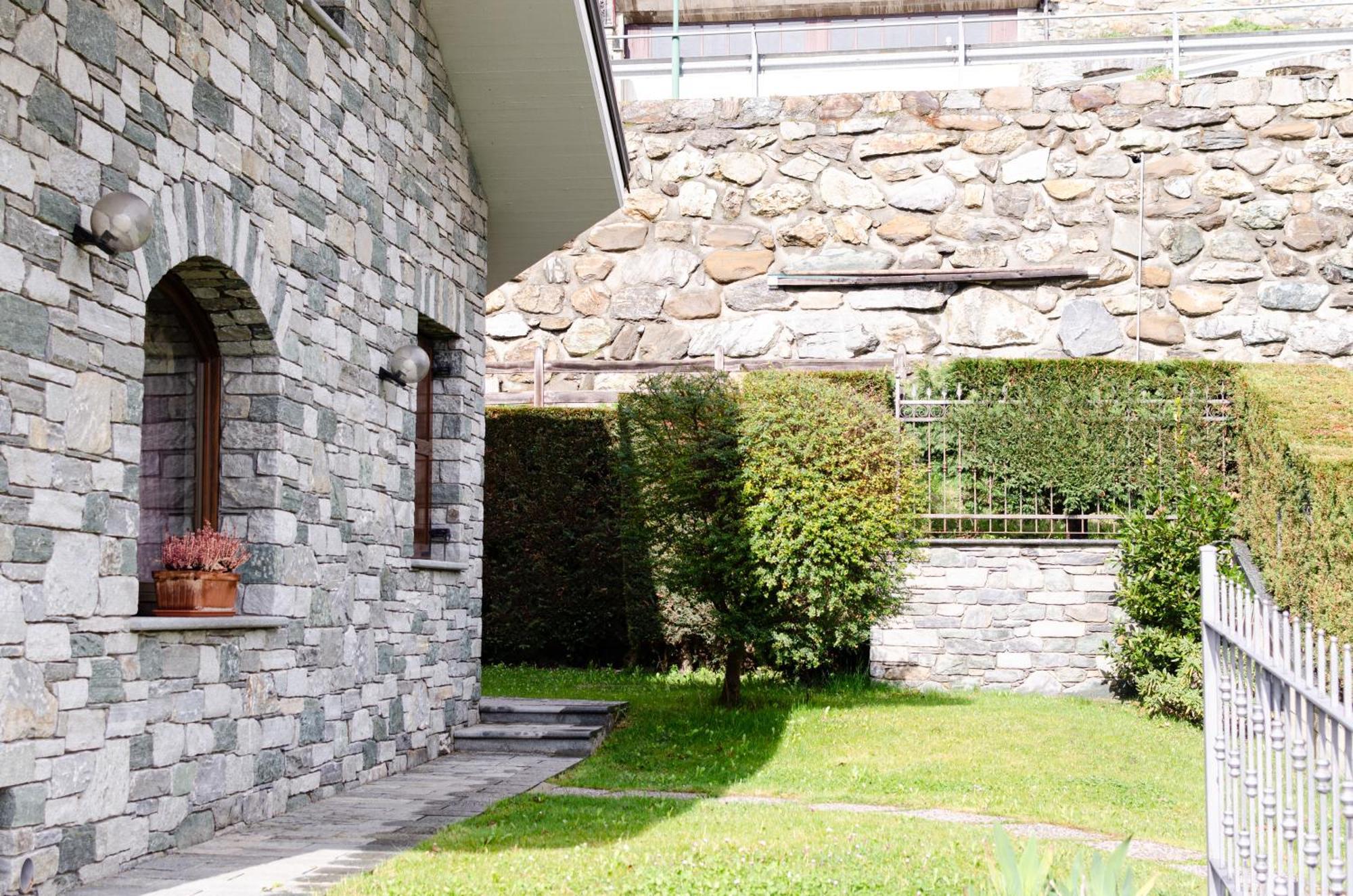 Sarre Skyline Apartment - Relax In Valle D'Aosta Bagian luar foto